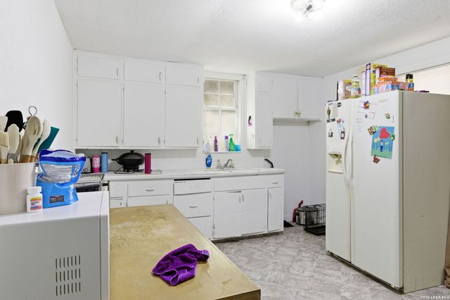 911 Hill ST, Fredericksburg, TX 78624