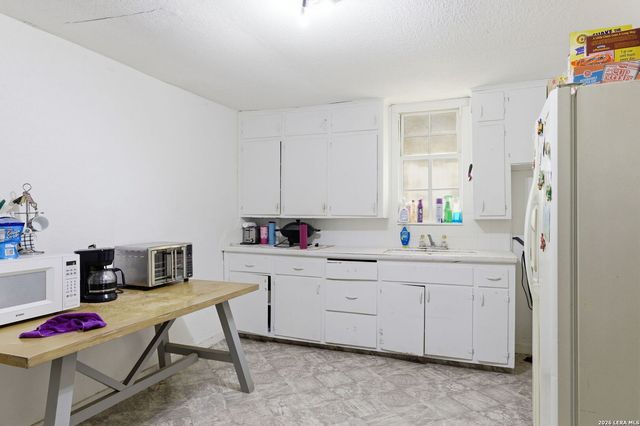 911 Hill ST, Fredericksburg, TX 78624