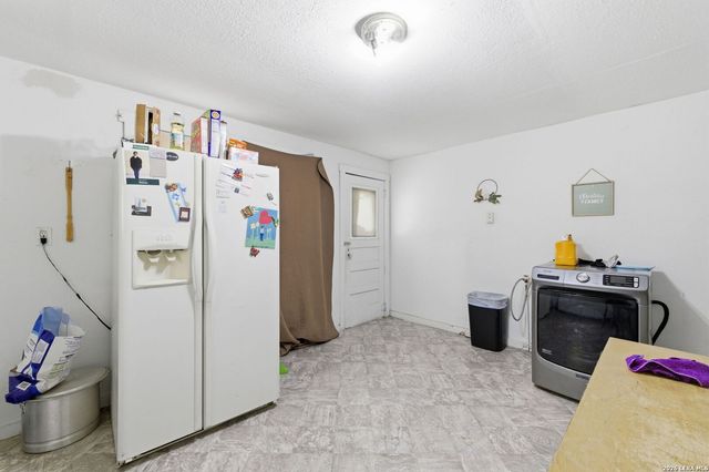 911 Hill ST, Fredericksburg, TX 78624