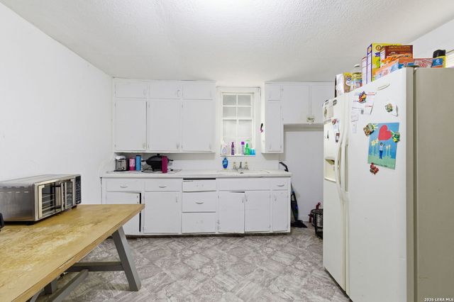 911 Hill ST, Fredericksburg, TX 78624