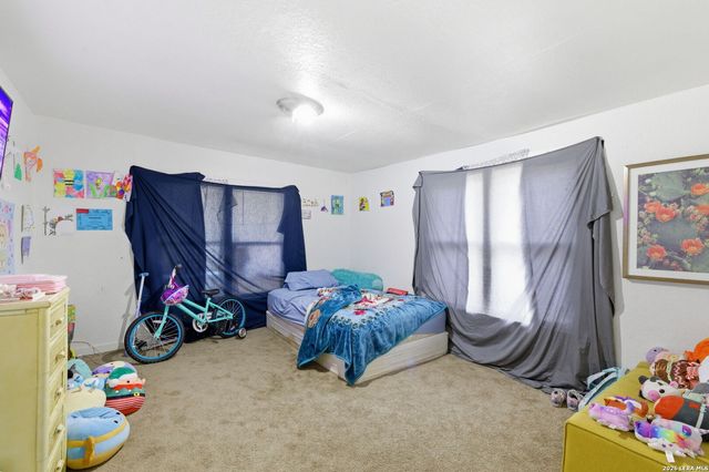 911 Hill ST, Fredericksburg, TX 78624