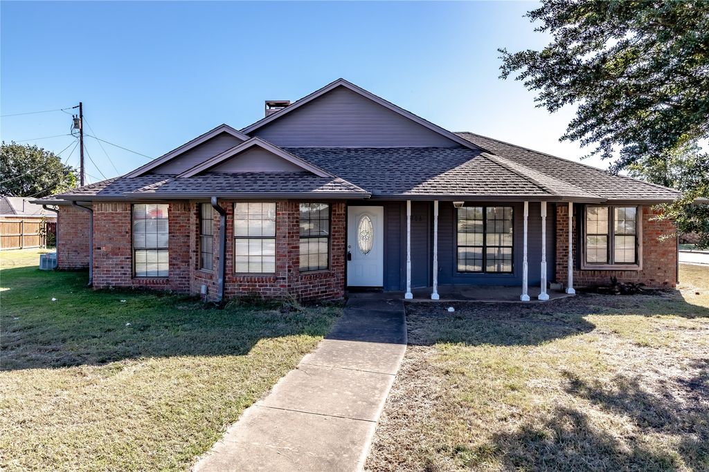 308 Bear Creek Drive, Ferris, TX 75125