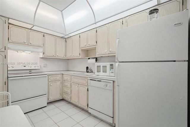 1980 S Ocean Drive 15A, Hallandale Beach, FL 33009