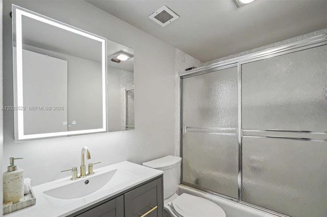 1980 S Ocean Drive 15A, Hallandale Beach, FL 33009