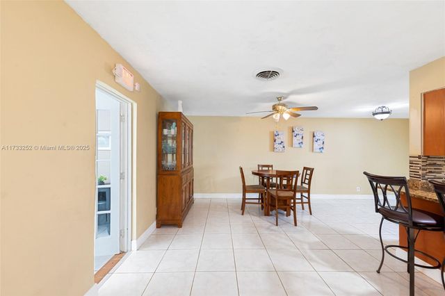 8406 NW 35th St, Coral Springs, FL 33065