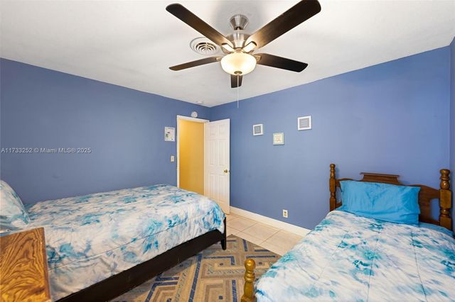 8406 NW 35th St, Coral Springs, FL 33065