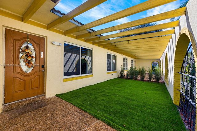 8406 NW 35th St, Coral Springs, FL 33065