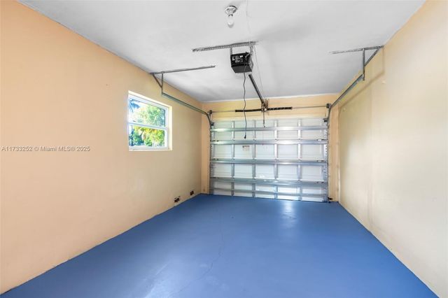 8406 NW 35th St, Coral Springs, FL 33065