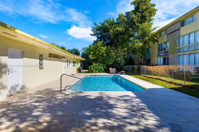 8406 NW 35th St, Coral Springs, FL 33065