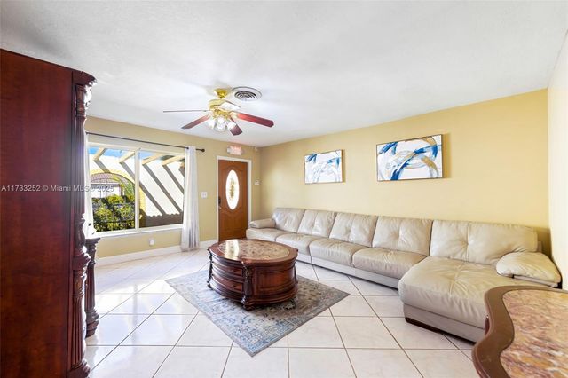 8406 NW 35th St, Coral Springs, FL 33065