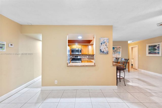 8406 NW 35th St, Coral Springs, FL 33065