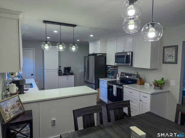 10 Cedar Street, Danbury, CT 06811