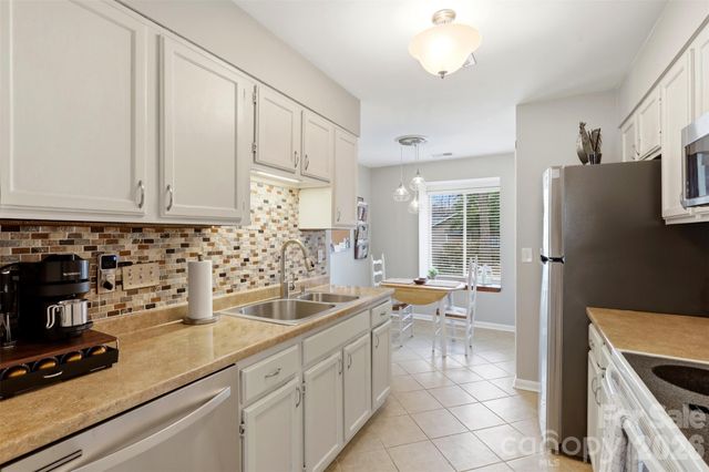 910 Sardis Cove Drive, Charlotte, NC 28270