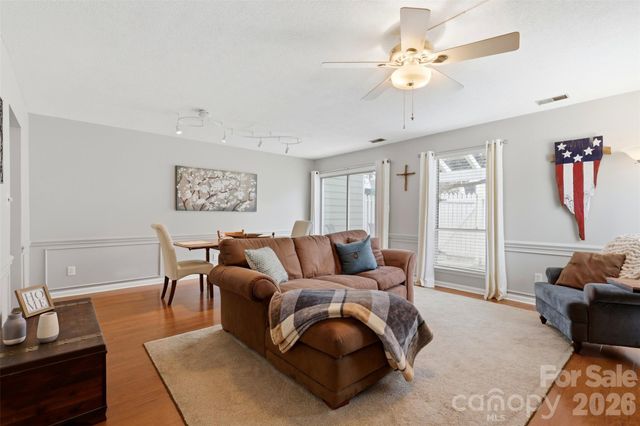 910 Sardis Cove Drive, Charlotte, NC 28270