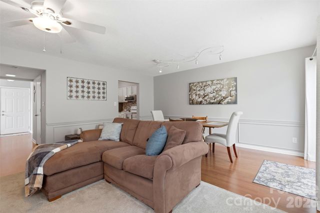 910 Sardis Cove Drive, Charlotte, NC 28270