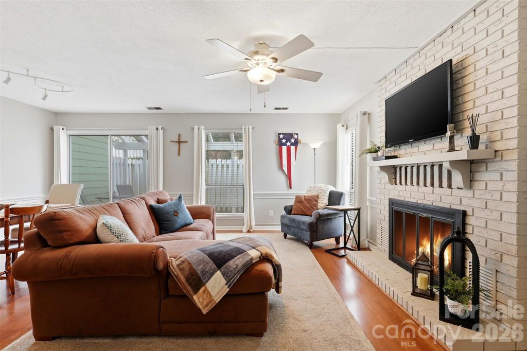 910 Sardis Cove Drive, Charlotte, NC 28270