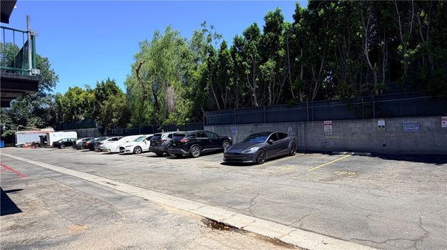 5460 White Oak No. D312, Los Angeles, CA 91316