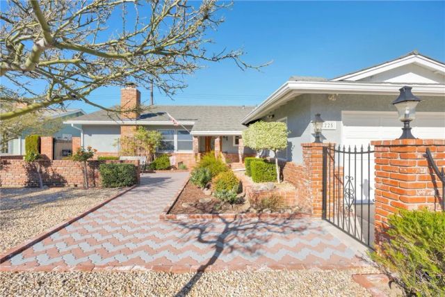 2225 E Quincy, Orange, CA 92867