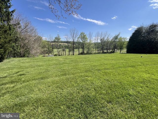 721 HILLCREST DR, Atglen, PA 19310