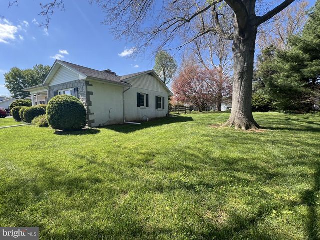 721 HILLCREST DR, Atglen, PA 19310