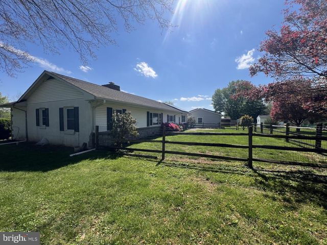 721 HILLCREST DR, Atglen, PA 19310