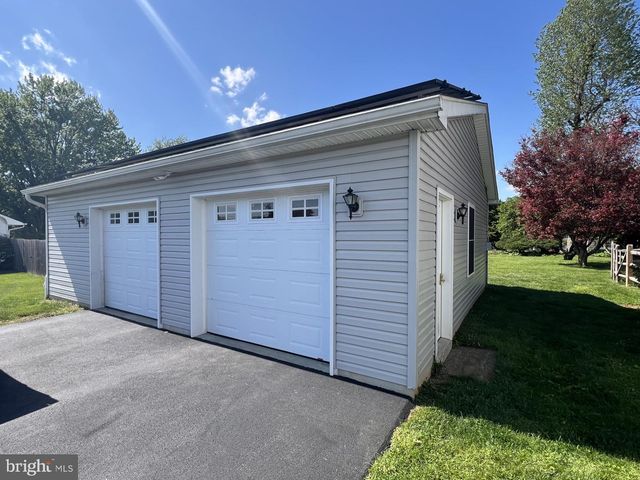 721 HILLCREST DR, Atglen, PA 19310