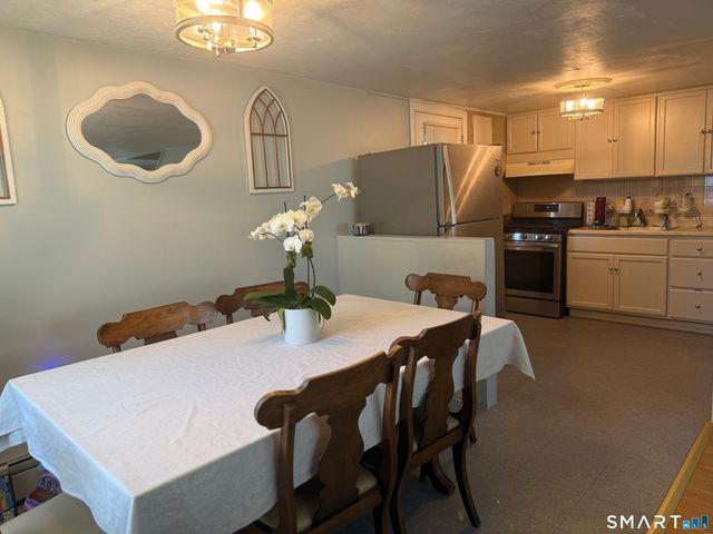 70 Fisher Court, Stratford, CT 06614