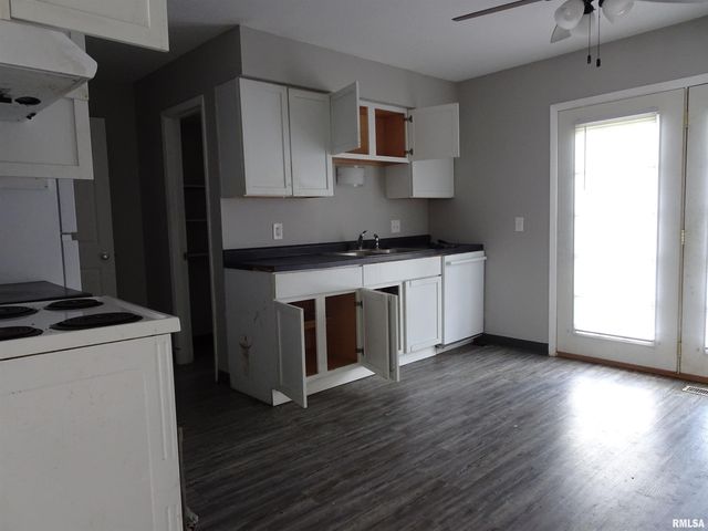 5510 N DIVISION Street, Davenport, IA 52806