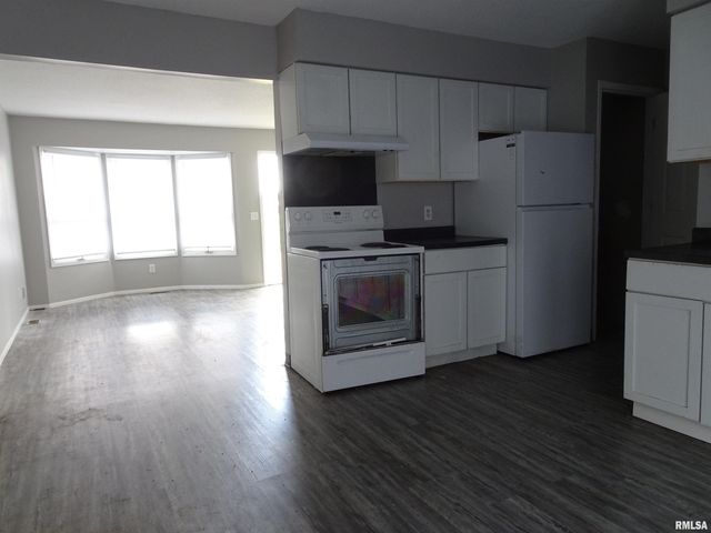 5510 N DIVISION Street, Davenport, IA 52806