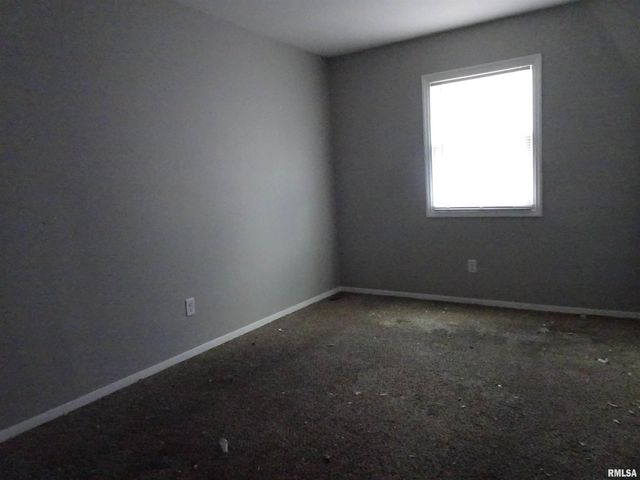 5510 N DIVISION Street, Davenport, IA 52806