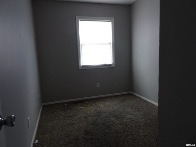 5510 N DIVISION Street, Davenport, IA 52806