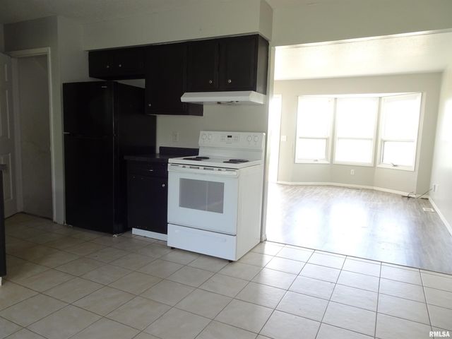 5510 N DIVISION Street, Davenport, IA 52806