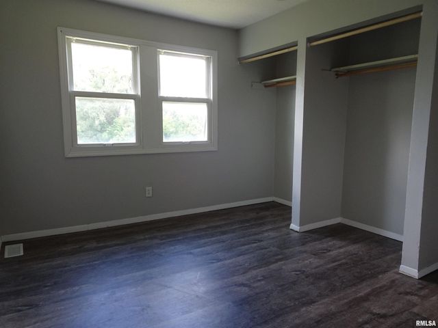 5510 N DIVISION Street, Davenport, IA 52806