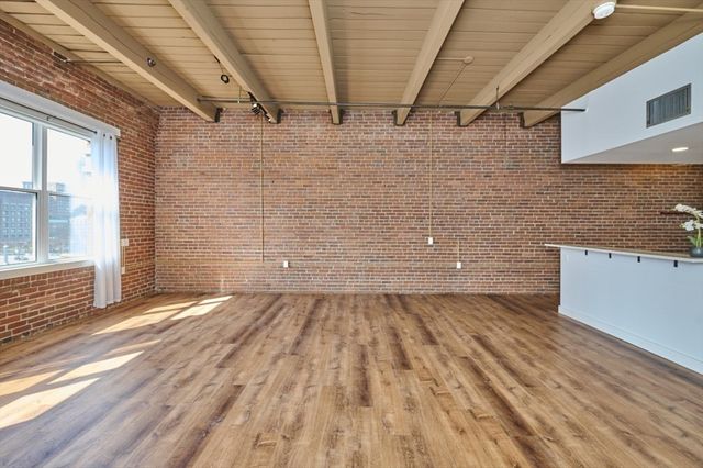 33 Sleeper Street 603, Boston, MA 02210