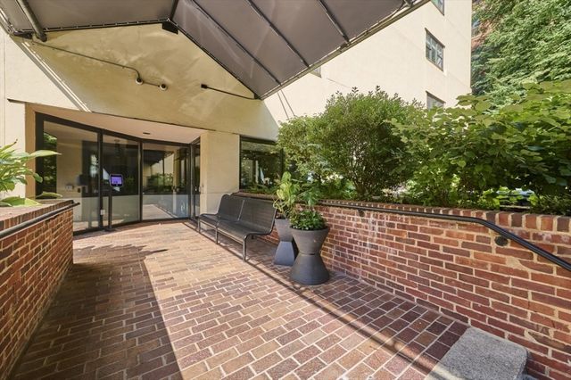 33 Sleeper Street 603, Boston, MA 02210