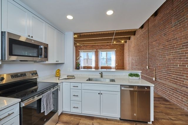 33 Sleeper Street 603, Boston, MA 02210