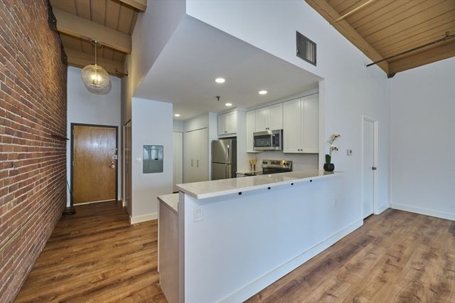 33 Sleeper Street 603, Boston, MA 02210