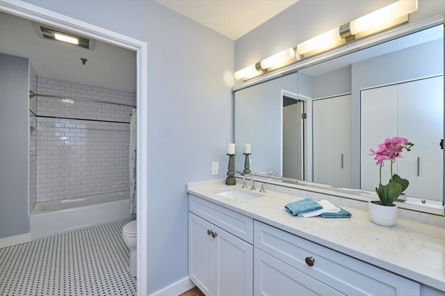 33 Sleeper Street 603, Boston, MA 02210