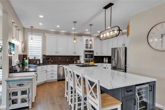 32 Falconcrest Lane, Orchard Park, NY 14127