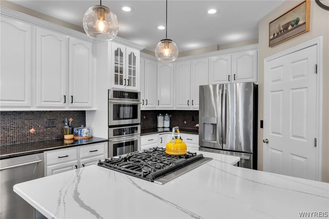 32 Falconcrest Lane, Orchard Park, NY 14127