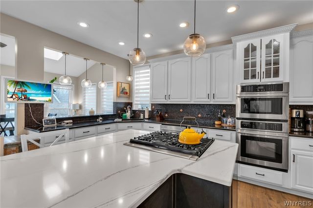 32 Falconcrest Lane, Orchard Park, NY 14127