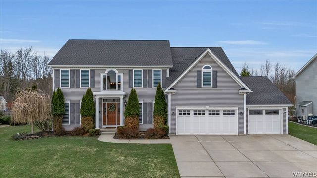 32 Falconcrest Lane, Orchard Park, NY 14127