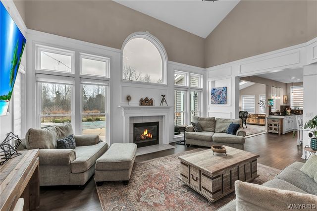 32 Falconcrest Lane, Orchard Park, NY 14127