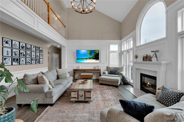 32 Falconcrest Lane, Orchard Park, NY 14127