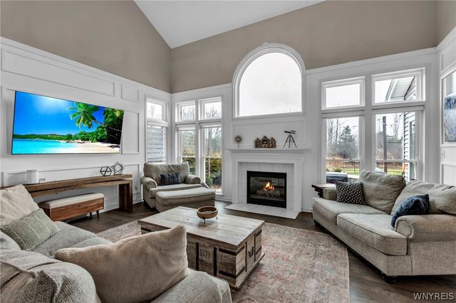 32 Falconcrest Lane, Orchard Park, NY 14127