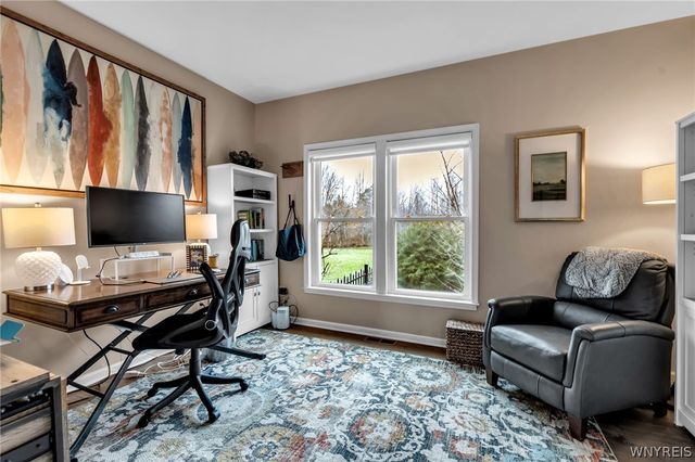 32 Falconcrest Lane, Orchard Park, NY 14127