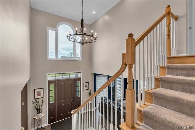 32 Falconcrest Lane, Orchard Park, NY 14127