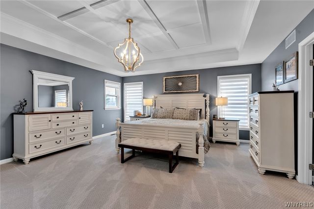 32 Falconcrest Lane, Orchard Park, NY 14127