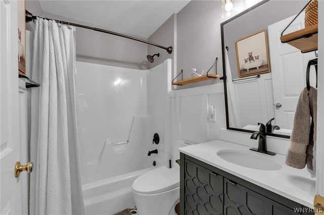 32 Falconcrest Lane, Orchard Park, NY 14127