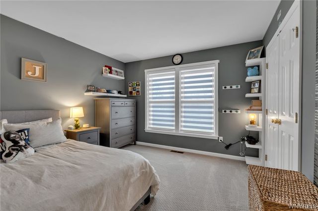 32 Falconcrest Lane, Orchard Park, NY 14127